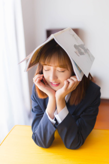 美女扒开粉嫩尿口的桶爽